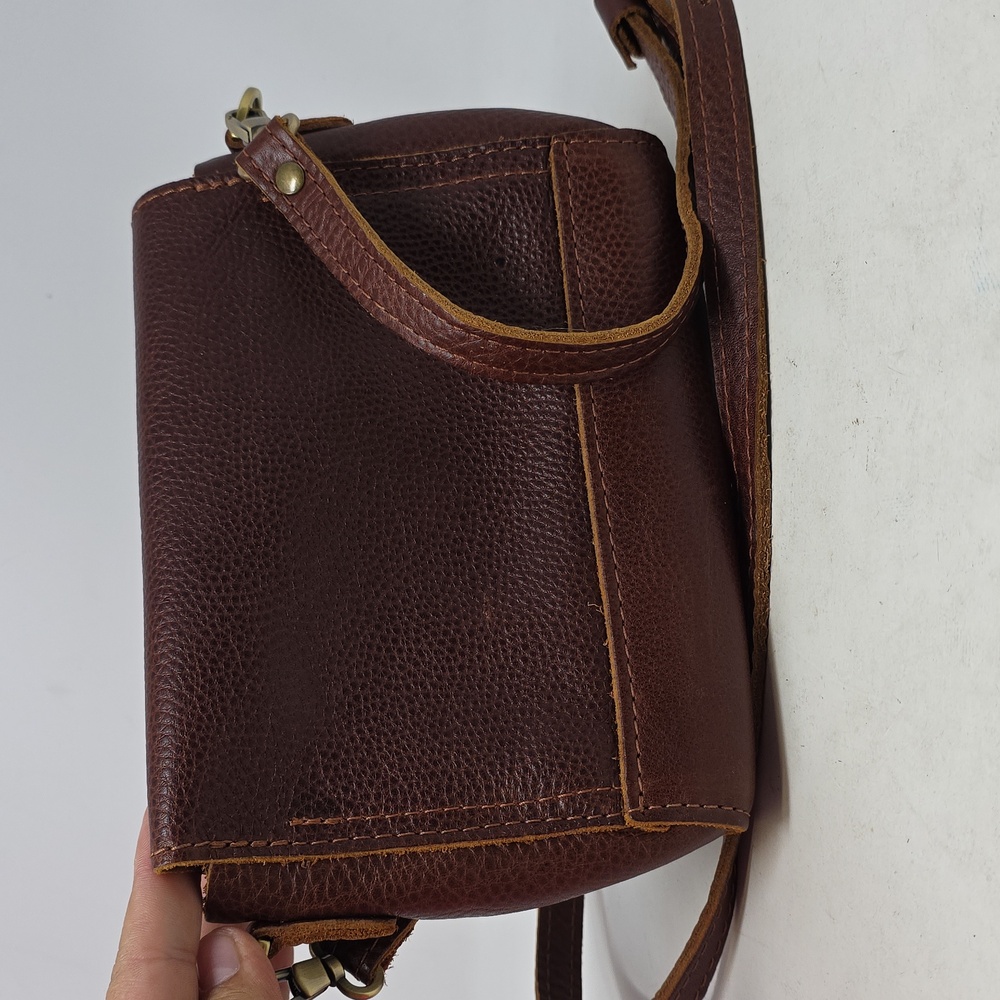 Portland Leather Goods Stylish Brown Leather Crossbody Bag - Picture 3 of 5